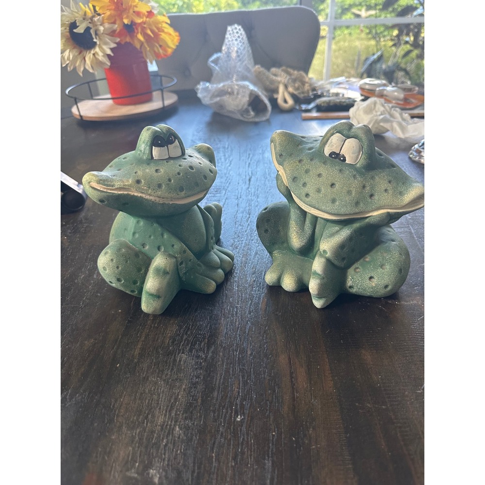 Pair Whimsical Green Ceramic Frog Figurines Spotted Cartoon Garden Decor EUC